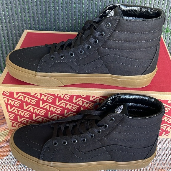 Vans WMNS Sk8-Hi Reissue (Canvas Gum) Black/Lghtgm
VN0A2XSBL0D
Sneakers - Picture 7 of 16